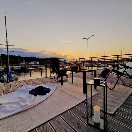 Houseboat - Dom Na Wodzie - Karawela * Γκντανσκ